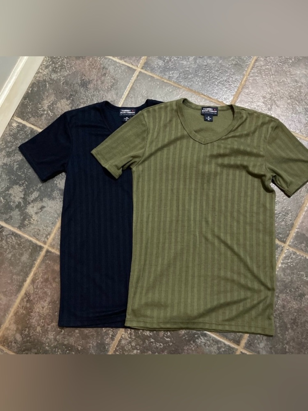 Tommy Hilfiger Ribbed V-Neck Short Sleeve Muscle Tees Men’s Size M